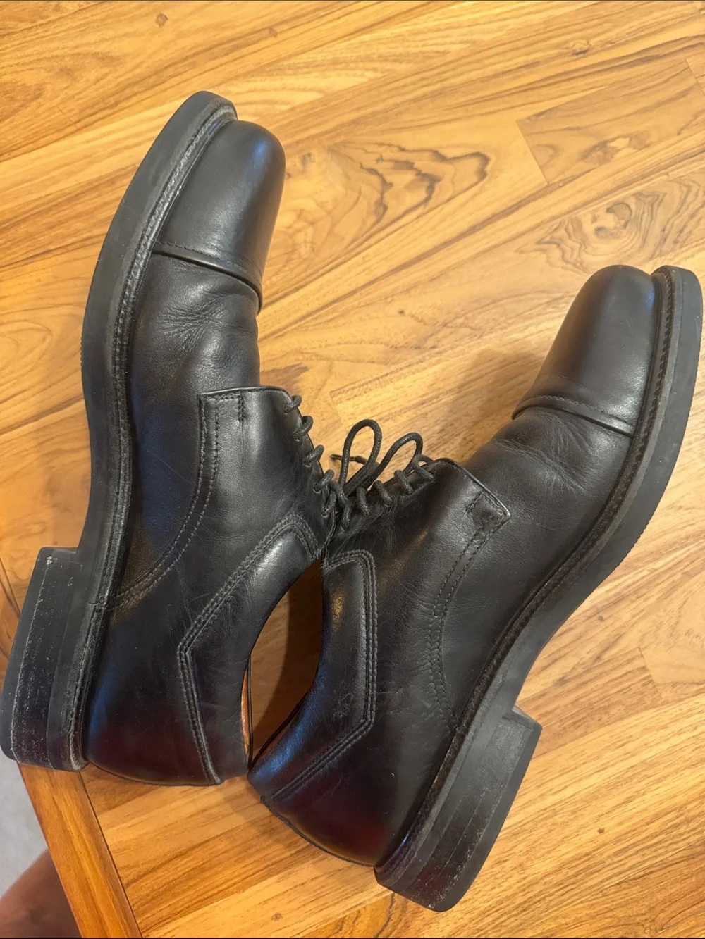 Johnston and Murphy Men's Black Leather Cap-Toe Dress Shoes 8.5